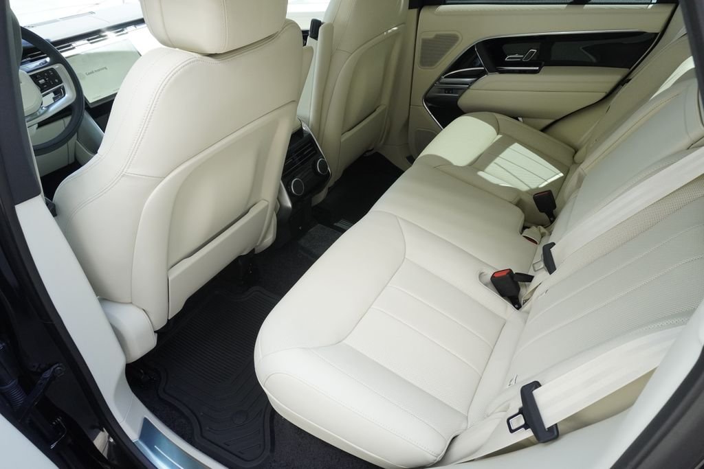 New 2026 Santorini Black Land Rover SE image 29