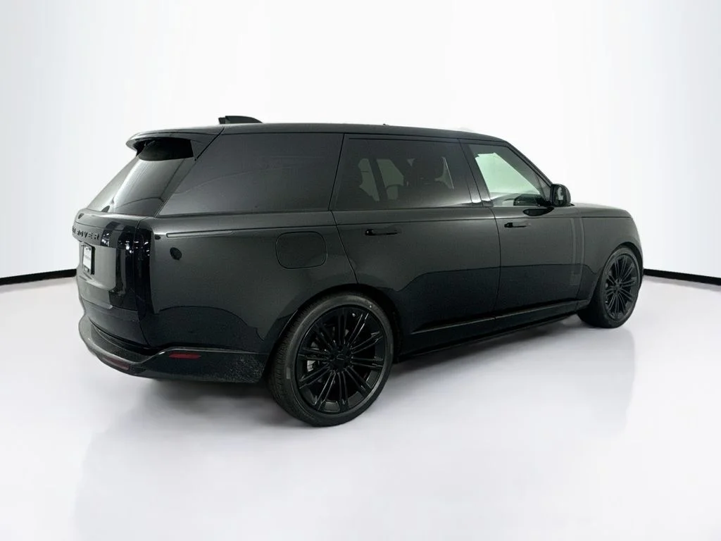New 2026 Santorini Black Land Rover SE image 5