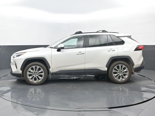 Used 2024 Wind Chill Pearl Toyota XLE Premium image 7