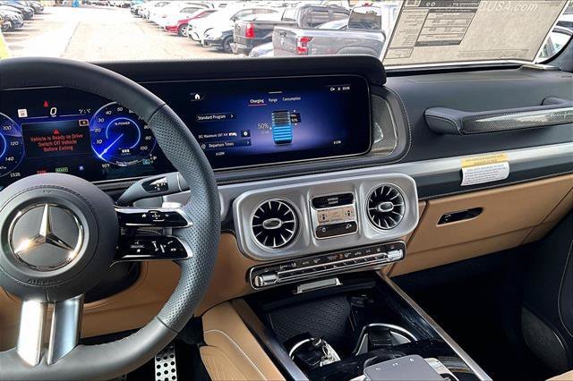 New 2027 MANUFAKTUR Olive Metallic Mercedes-Benz G 580 image 47