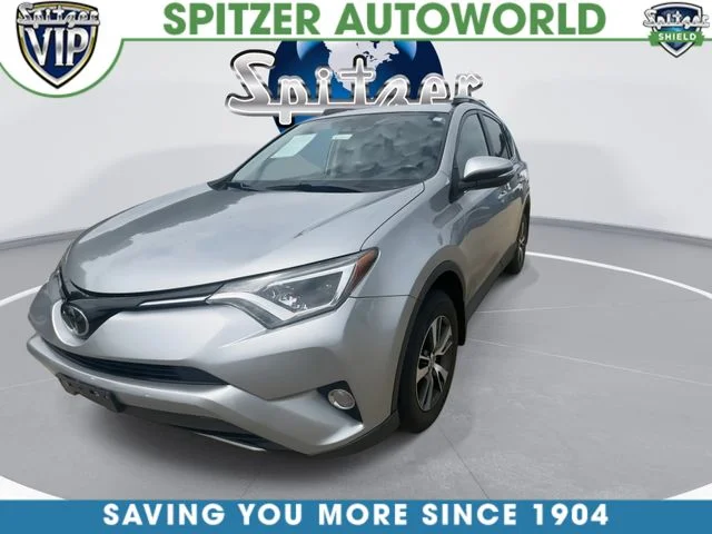 Used 2018 Silver Toyota XLE image 4