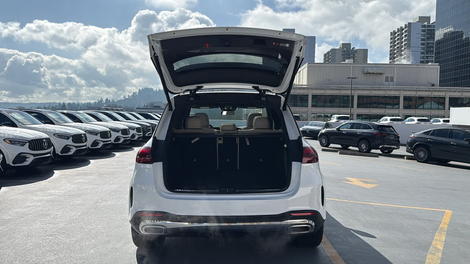 New 2026 Polar White Mercedes-Benz GLE 580 image 9