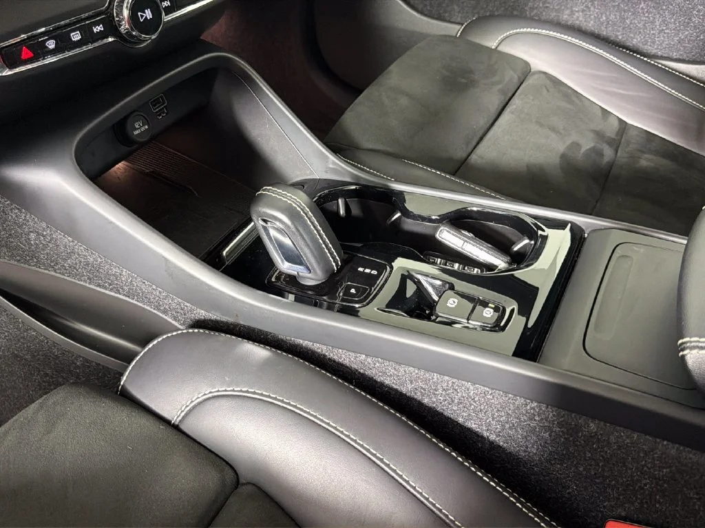2021 Volvo XC40 R-Design - Photo 23