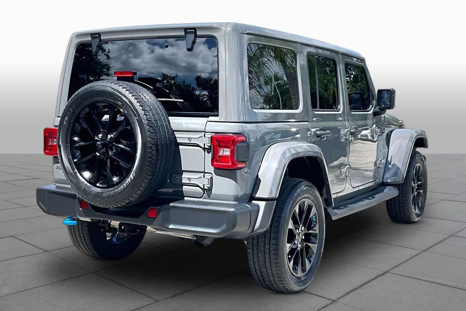 Used 2023 Sting-Gray Clearcoat Jeep Sahara image 12