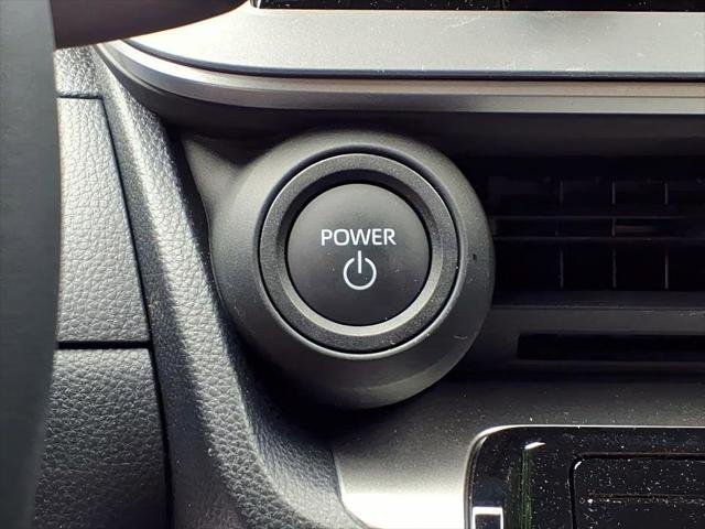 Used 2025 White Toyota  image 18