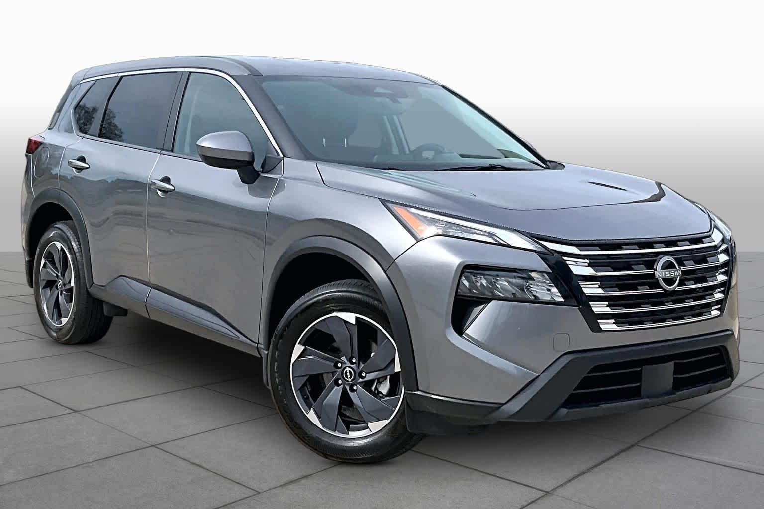 Used 2025 Gun Metallic Nissan SV image 3