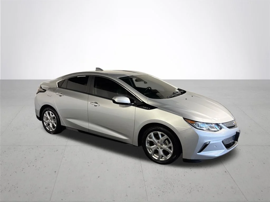Used 2017 Silver Chevrolet Premier image 4