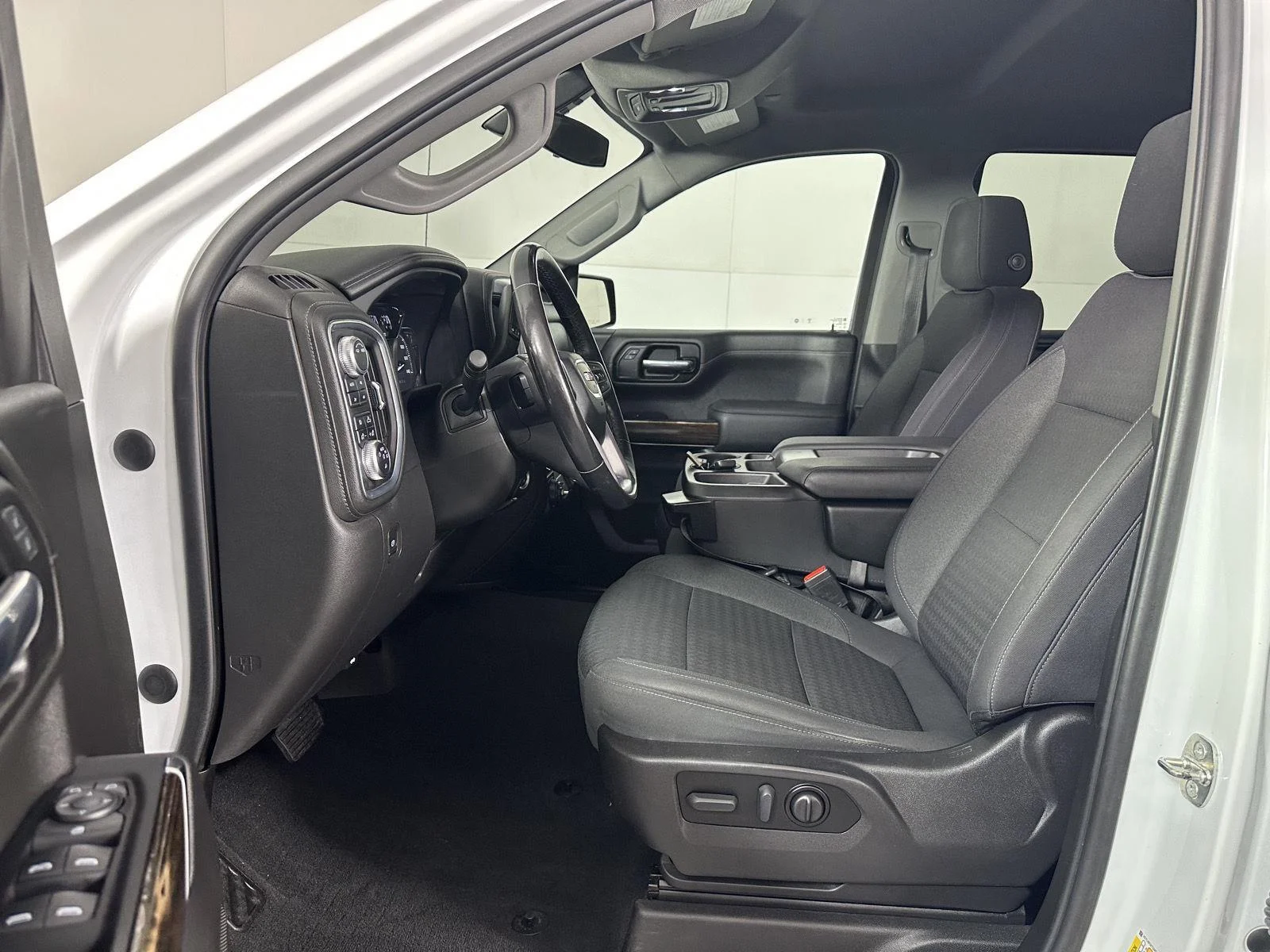 Used 2022 Summit White GMC Elevation image 19