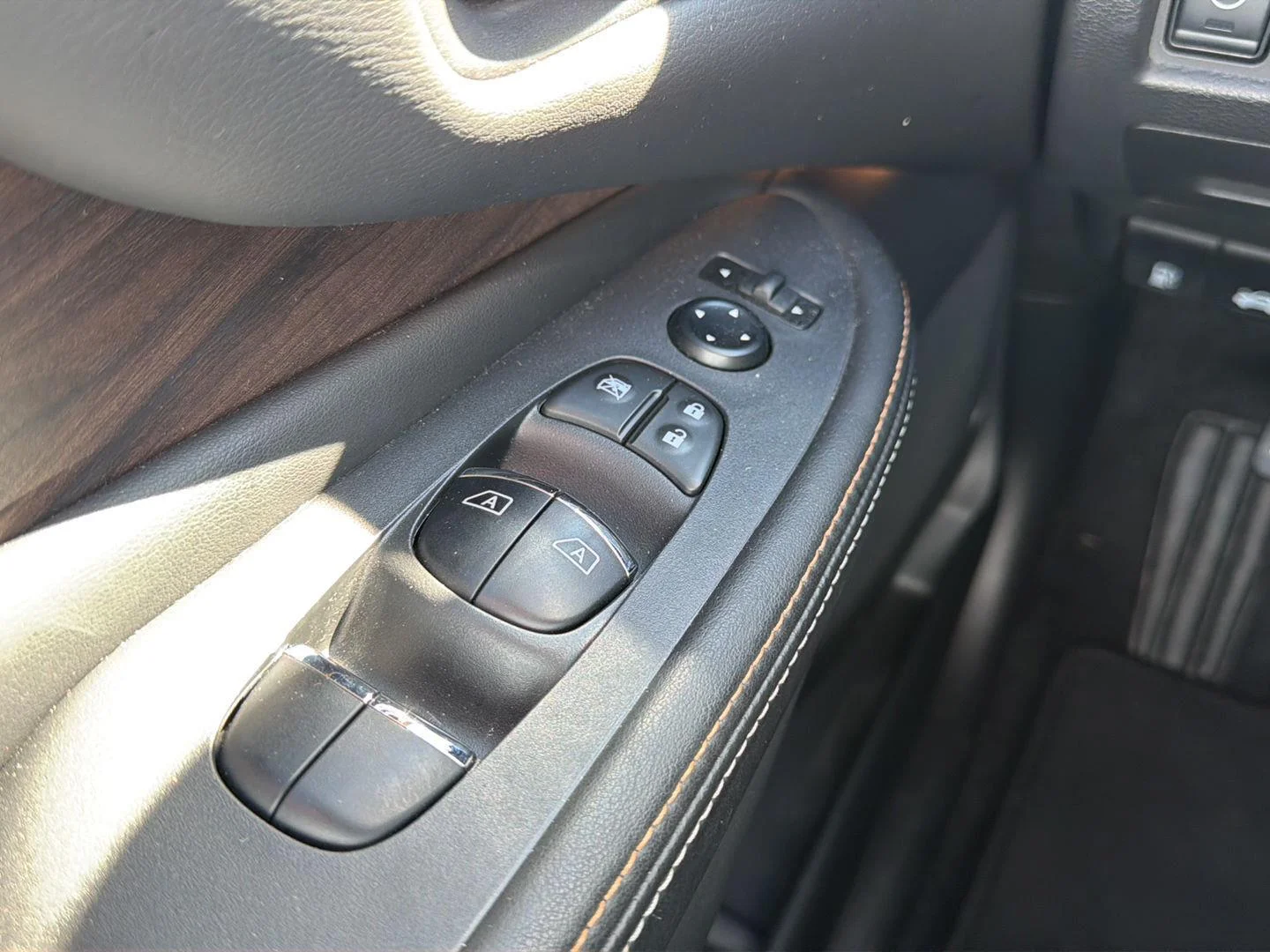 Used 2024 Boulder Gray Pearl Nissan Platinum image 18