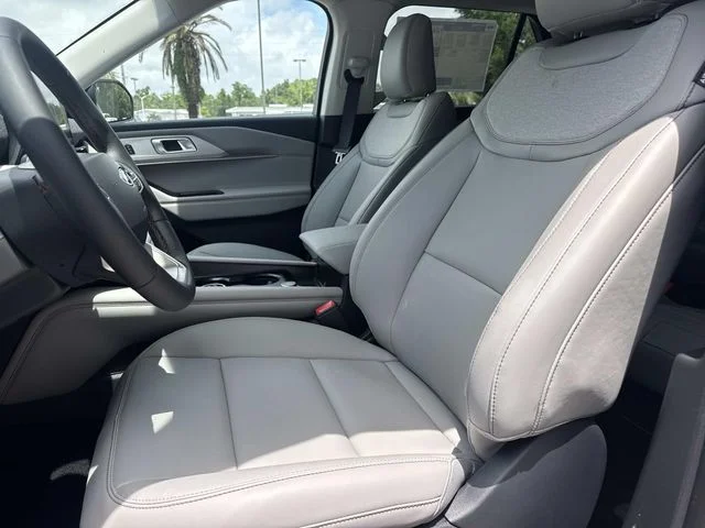 New 2026 Carbonized Gray Metallic Ford Active image 33