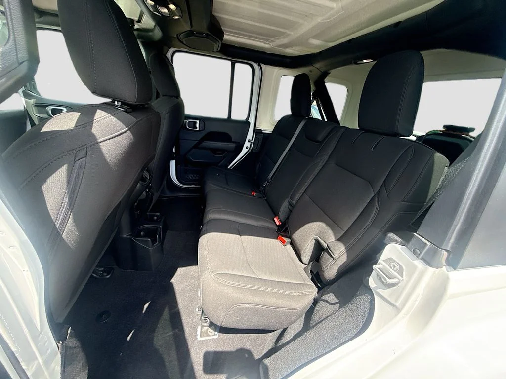 Used 2022 White Jeep Unlimited Sahara image 27