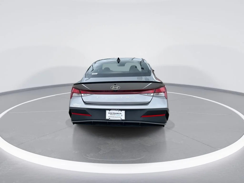 Used 2025 Silver Hyundai SEL Sport image 7