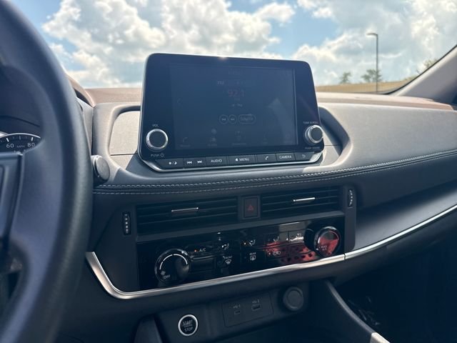 Used 2021 Black Nissan S image 18