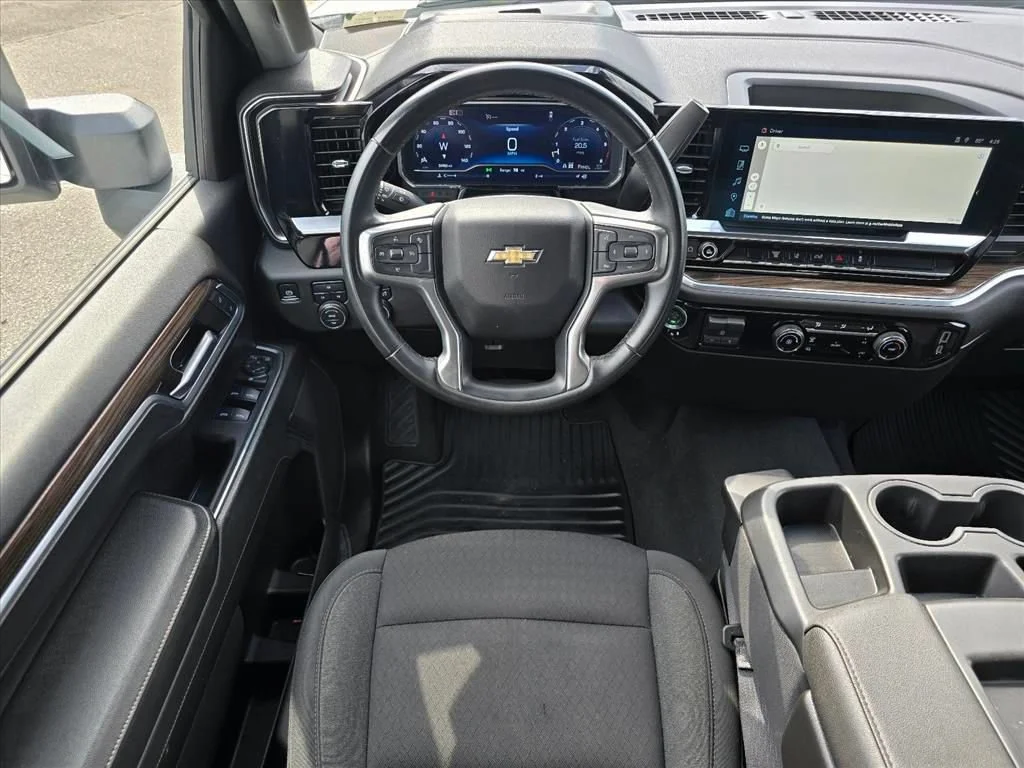 Used 2024 Summit White Chevrolet LT image 3