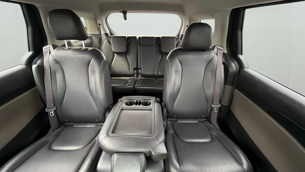 Used 2025 Black Kia LXS image 12