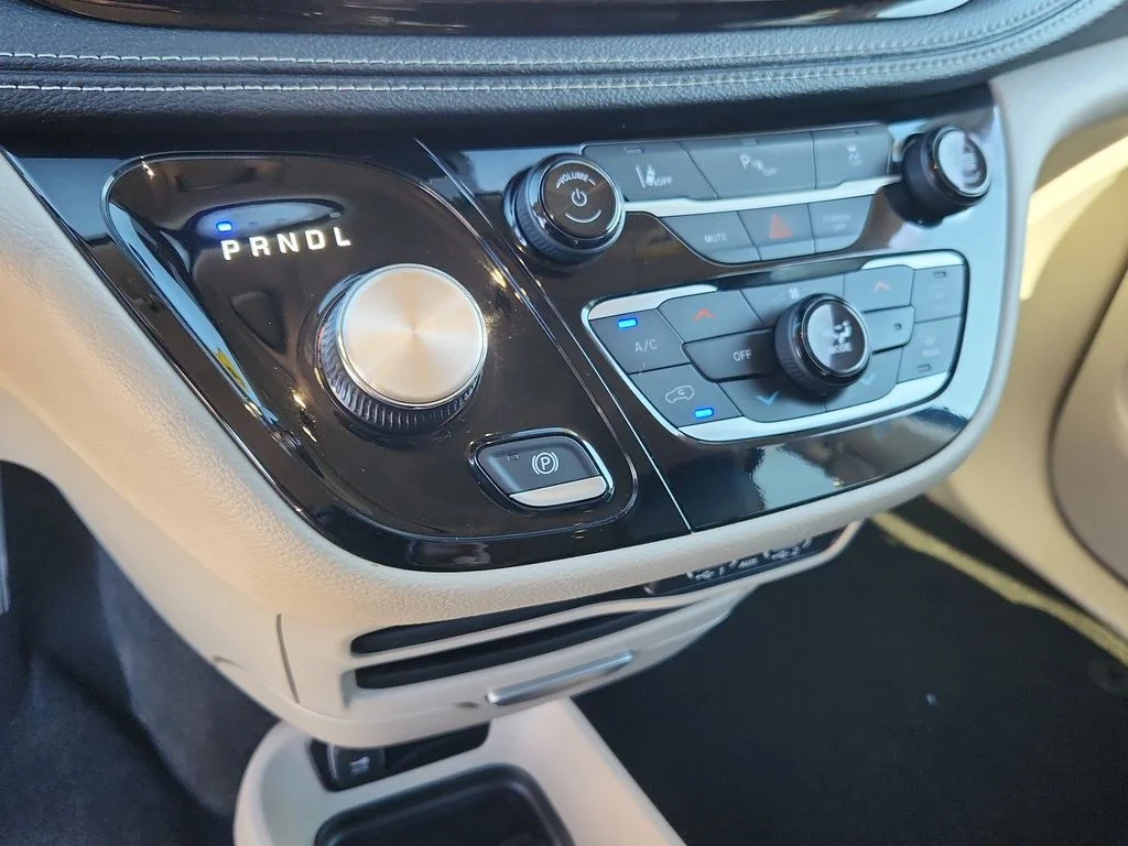Used 2023 Black Chrysler Touring L image 22