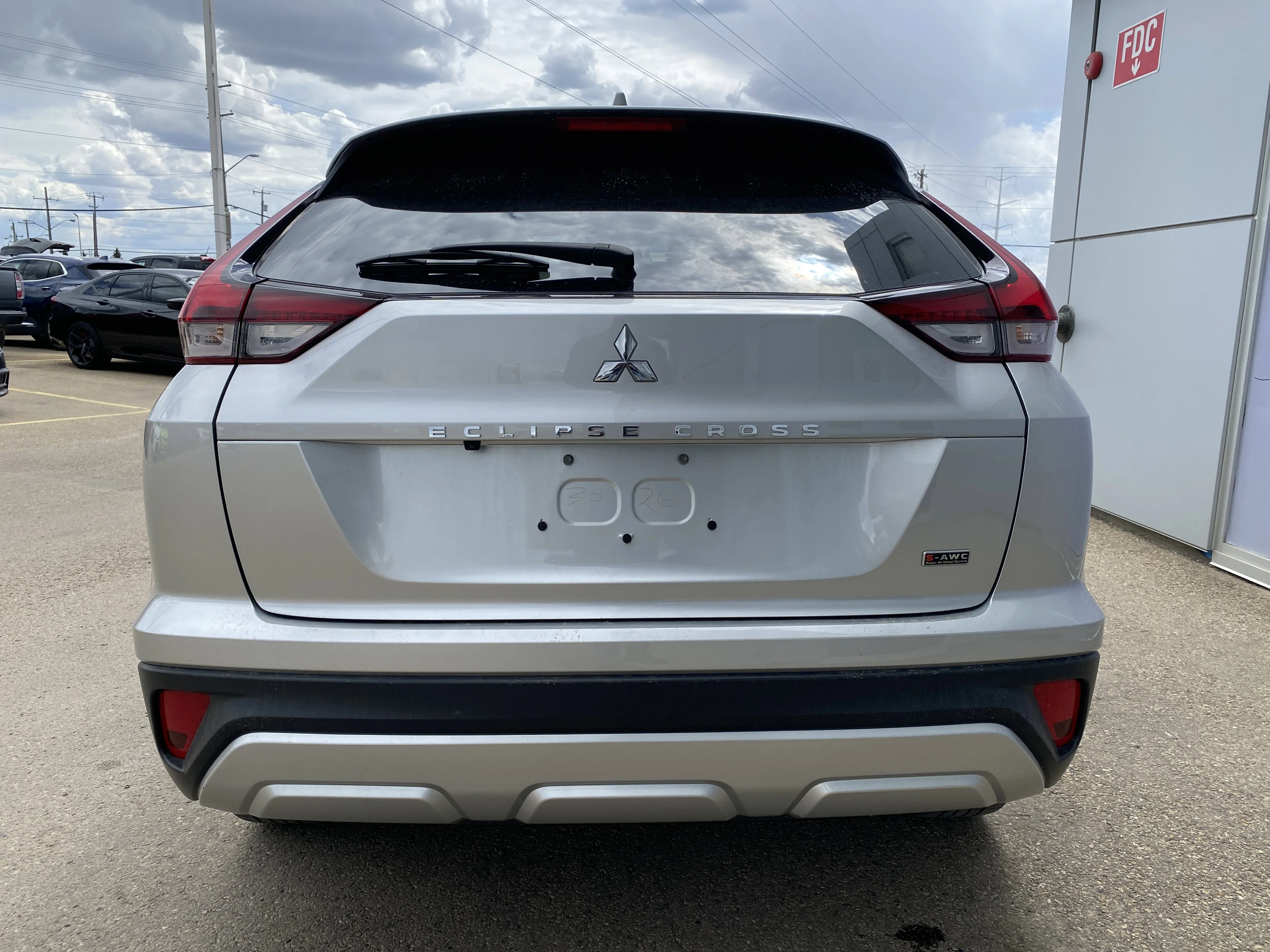 Certified Used 2024 Silver Mitsubishi SE S-AWC * RADAR * HEATED SEATS * POWER TAILGATE * image 4