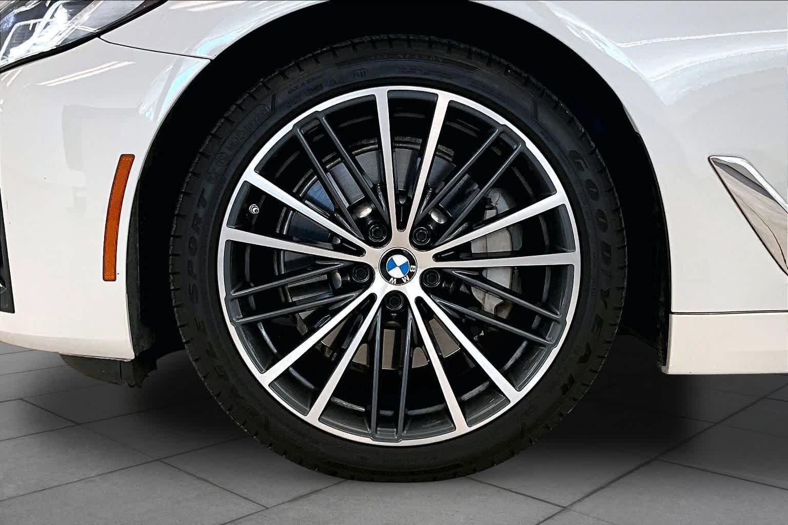 Used 2023 Alpine White BMW 530i image 9