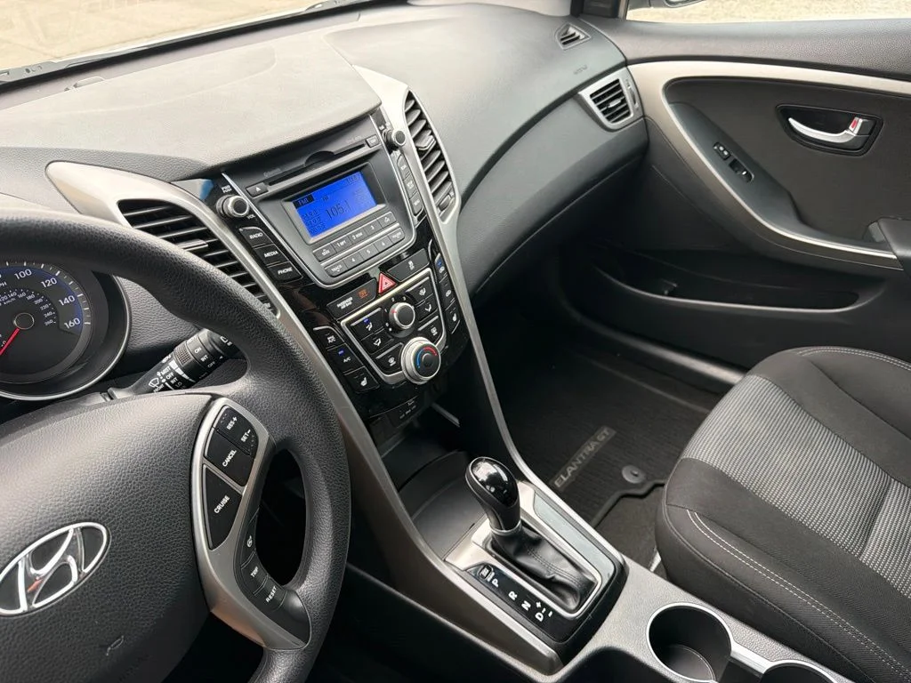 Used 2016 Silver Hyundai Base image 15