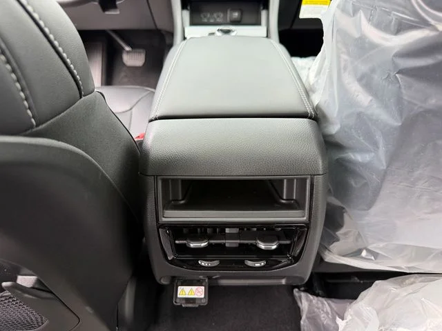 New 2026 Baltic Gray Metallic Clear-Coat Exterior Paint Jeep Limited image 25