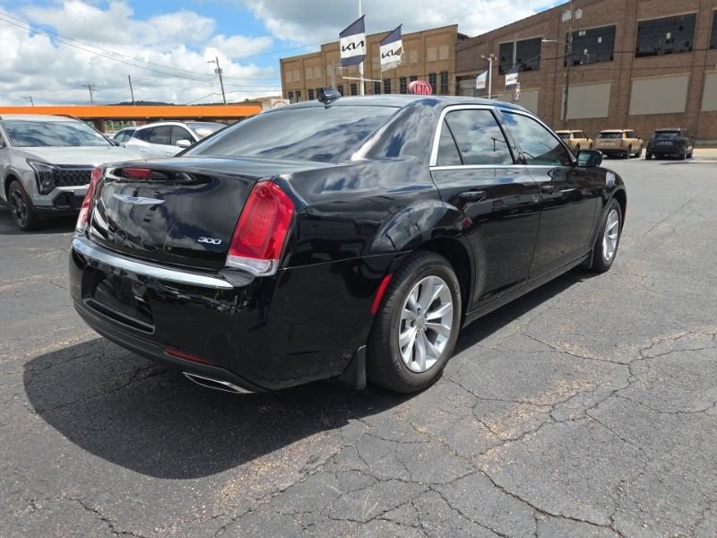 Used 2022 Black Chrysler Touring image 7