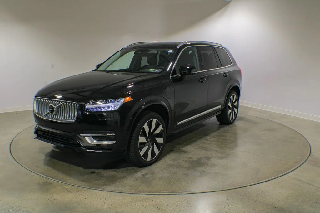 Certified Used 2025 Onyx Black Metallic Volvo T8 Plus image 1