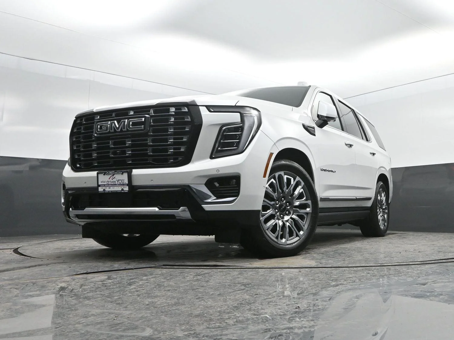 Used 2025 White Frost Tricoat GMC Denali Ultimate image 54