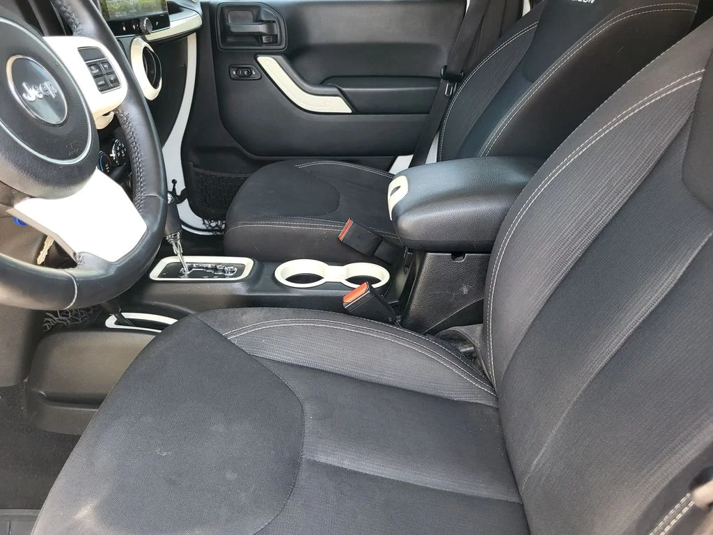 Used 2017 Bright White Clearcoat Jeep Unlimited Rubicon image 22