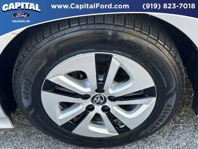 Used 2018 Silver Toyota Two image 13