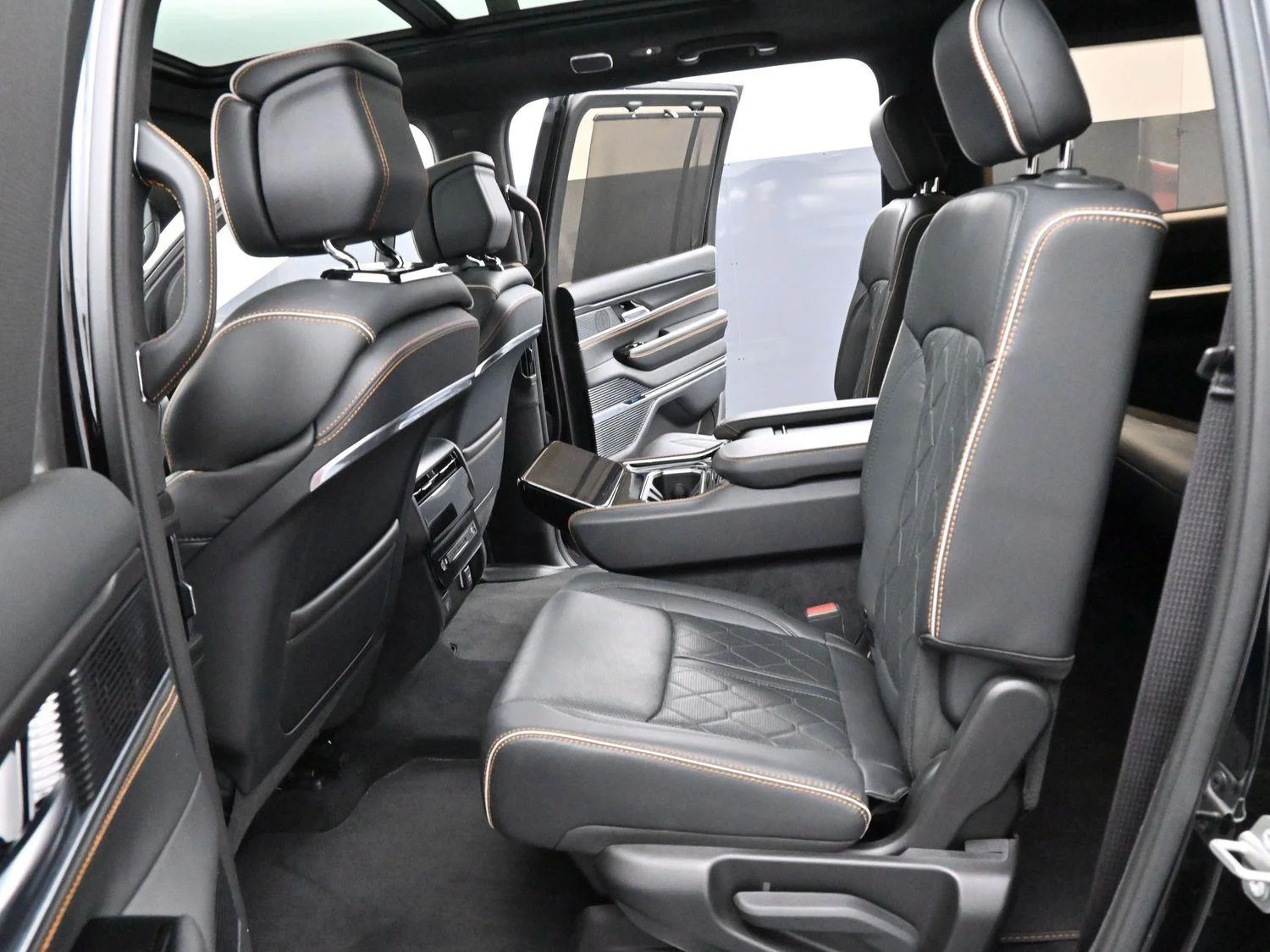 Used 2024 Black Jeep Series III Obsidian image 31