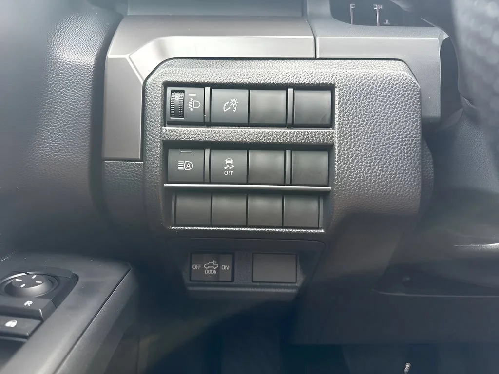 Used 2025  Toyota SR image 22