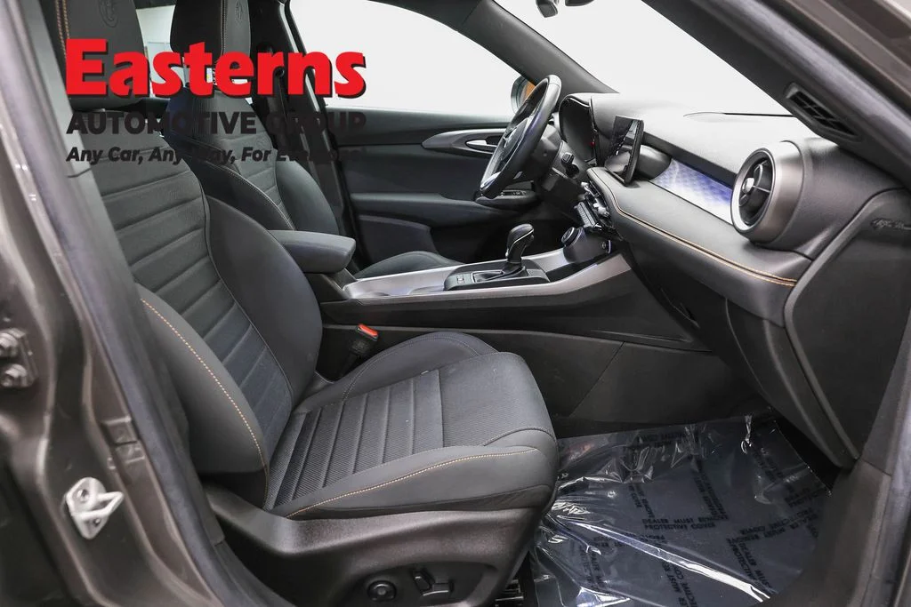 Used 2024 Silver Alfa Romeo Ti image 23