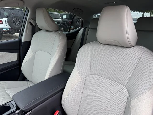 Used 2025  Toyota XLE image 12