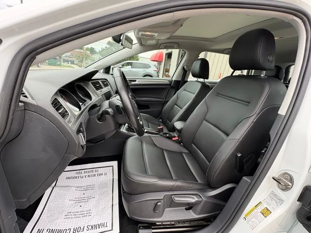Used 2017  Volkswagen  image 12