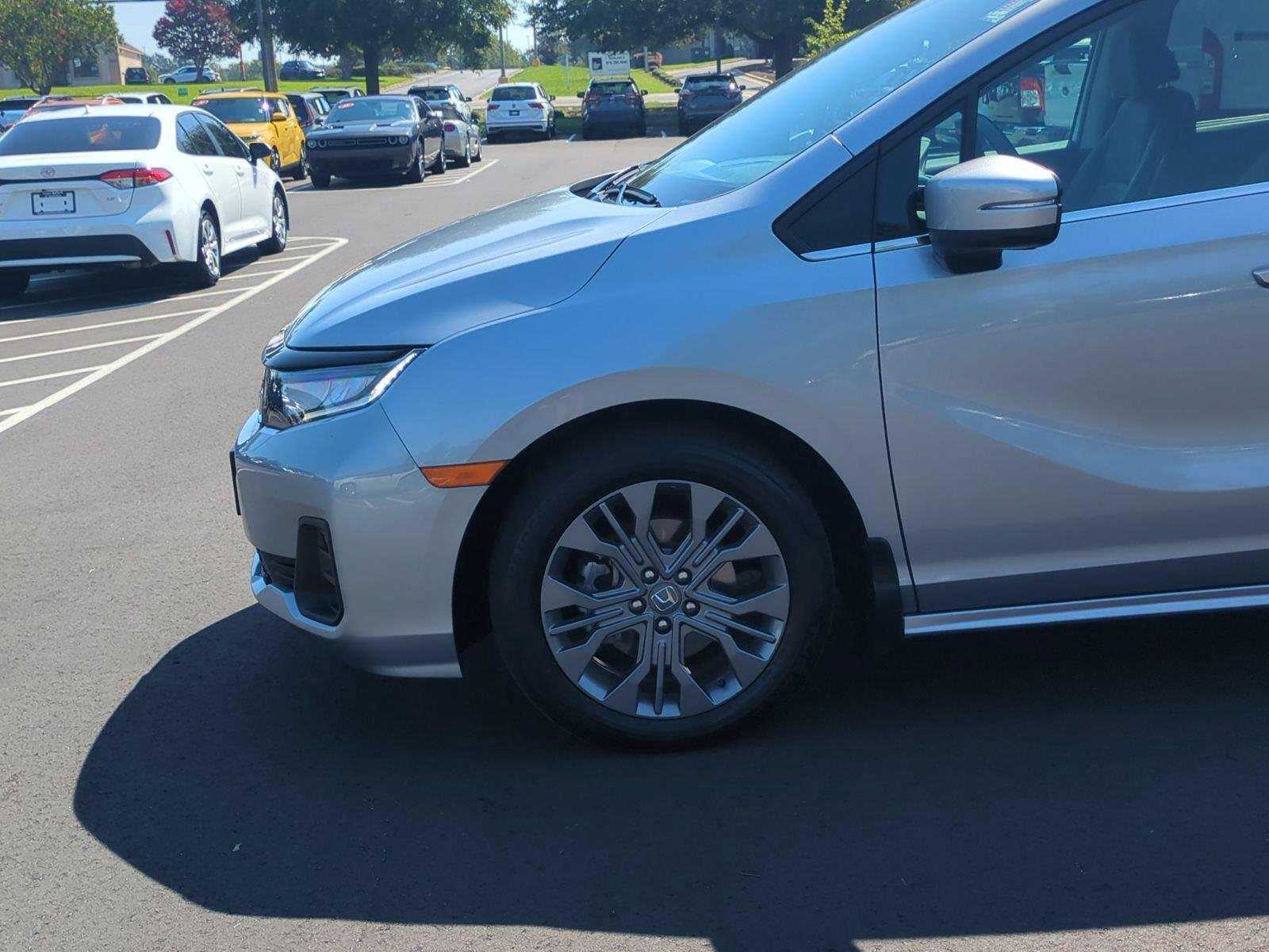 Used 2025 Solar Silver Metallic Honda Touring image 10