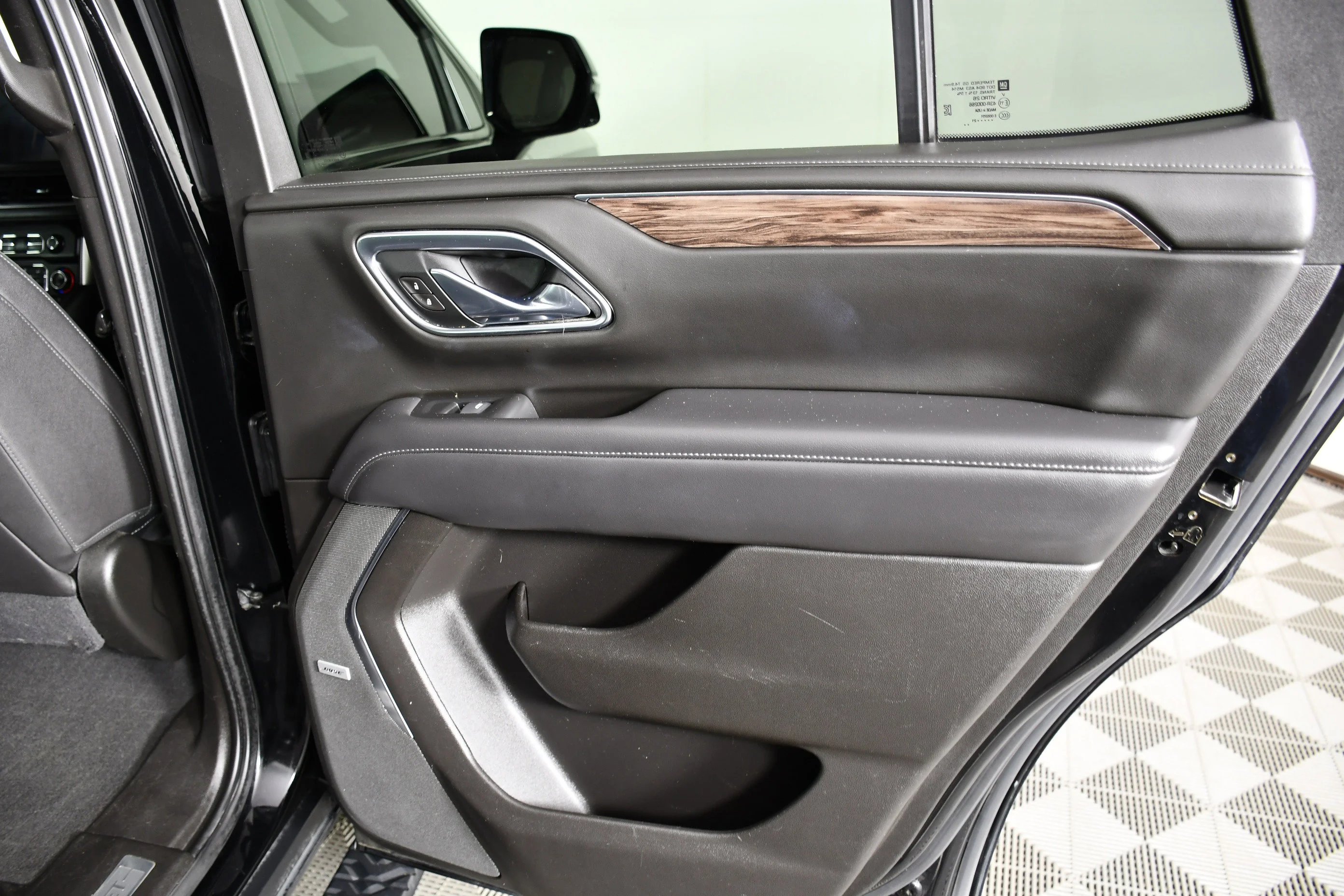 Used 2021 Black Chevrolet Z71 image 47