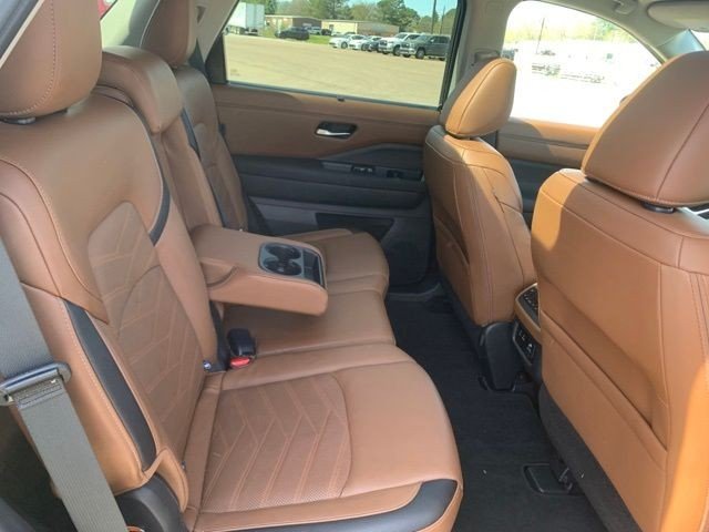 Used 2025 Black Nissan Platinum image 31