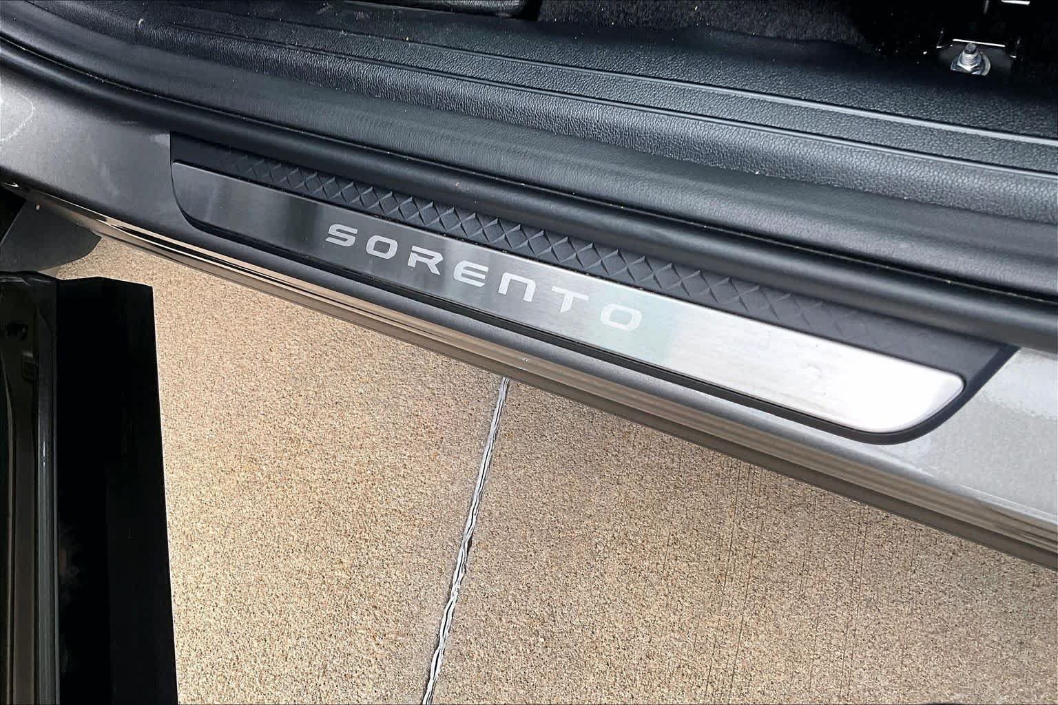 Used 2025 Volcanic Sand Kia SX Prestige image 10