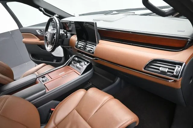 Certified Used 2023 Radiance Metallic Lincoln Reserve image 31