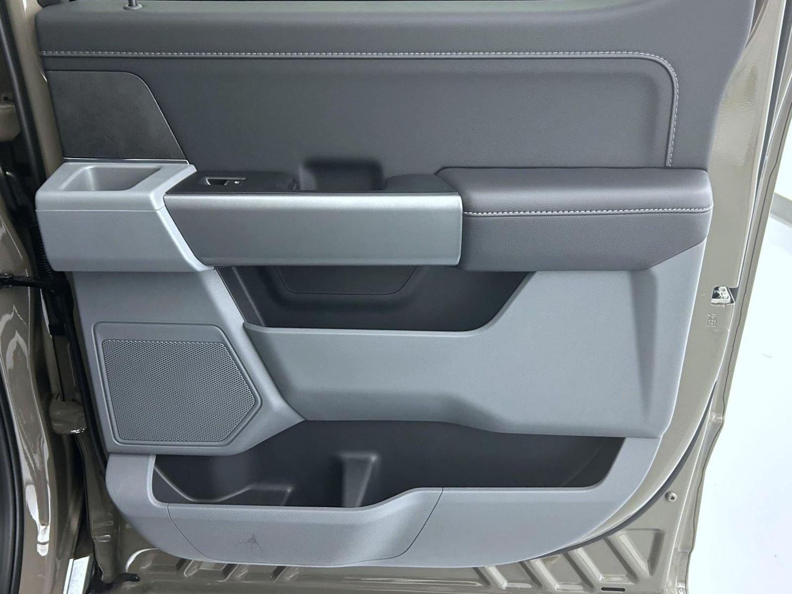 New 2026 Marsh Gray Ford XLT image 17