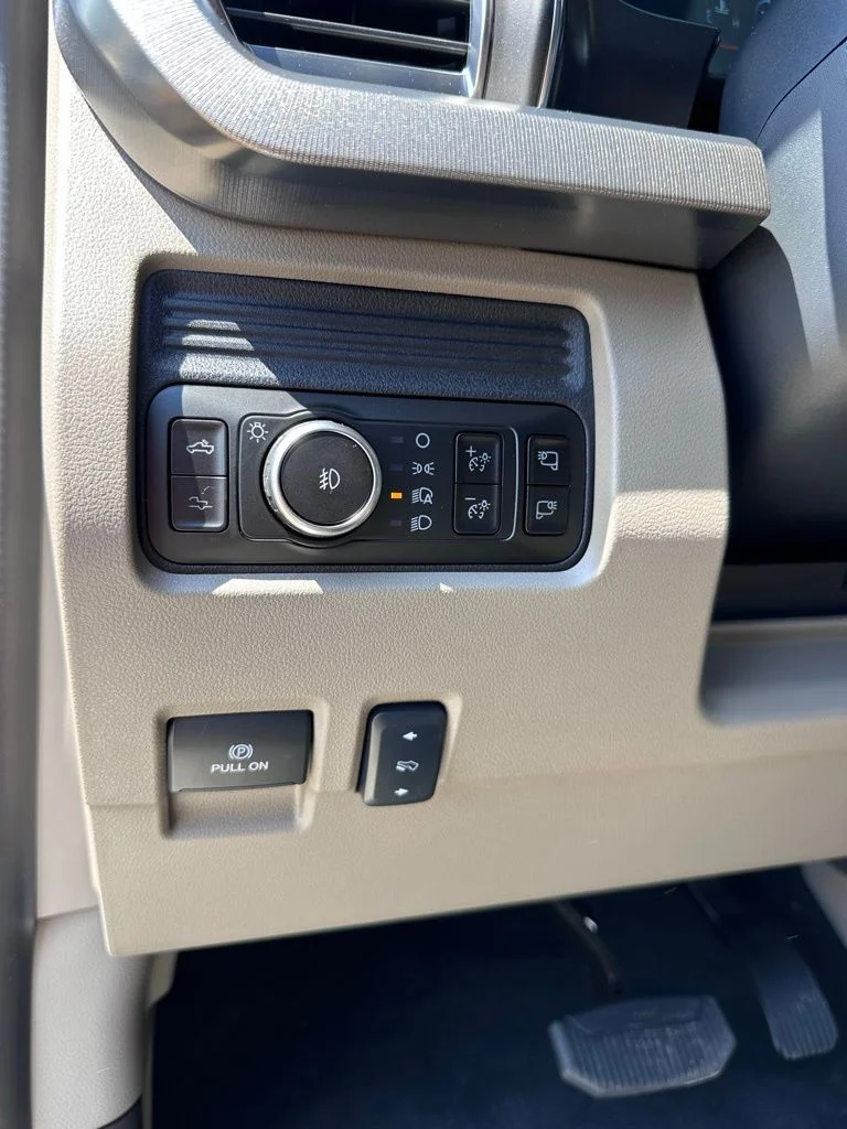 New 2026 Star White Metallic Tri-Coat Ford F-350® Platinum® image 15