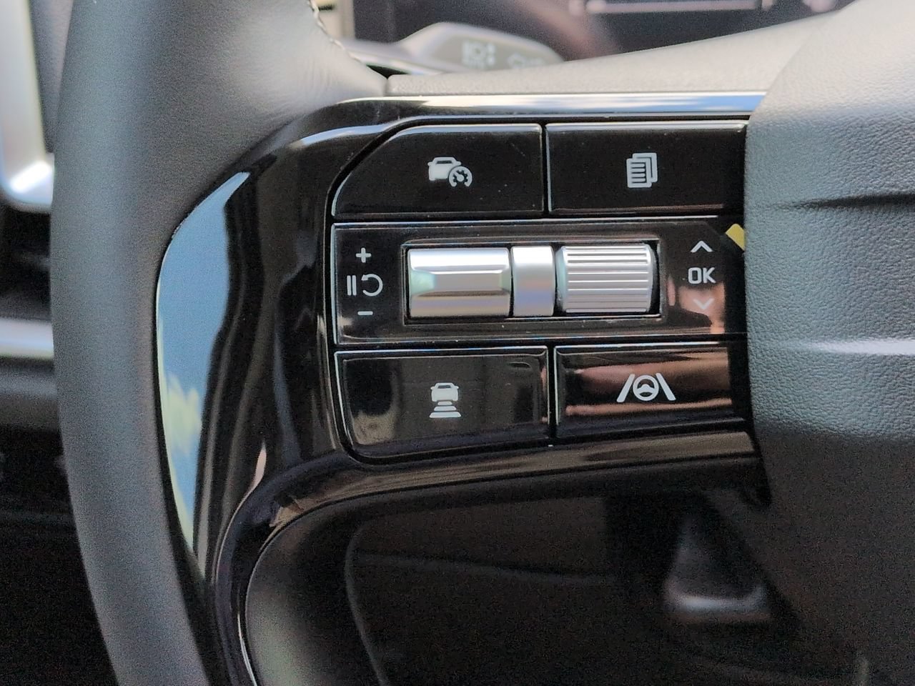 New 2026 Glacial White Pearl Kia EX image 30