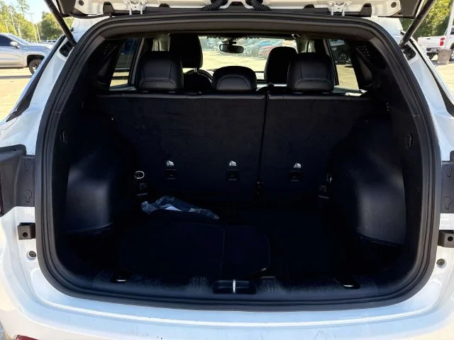 Used 2025 White Jeep Latitude image 15
