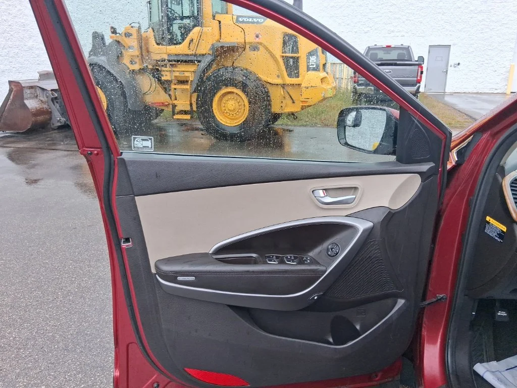 Used 2014 Serrano Red Hyundai Base image 14