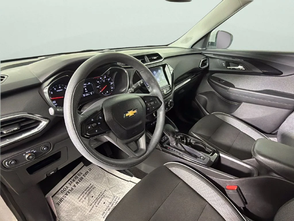Used 2021 SUMMIT WHITE Chevrolet LT image 19