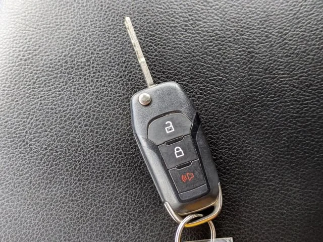 Used 2020 Velocity Blue Ford XL image 32