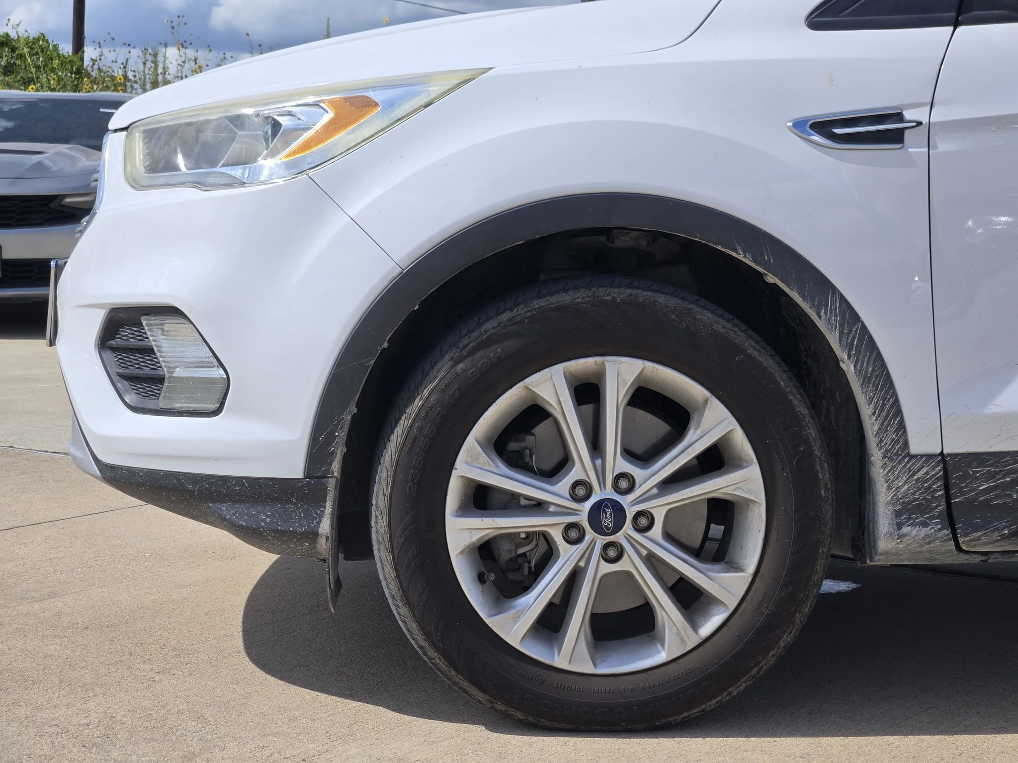 Used 2017 Oxford White Ford SE image 9