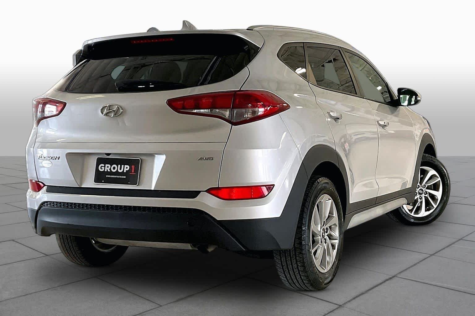 Used 2018 Molten Silver Hyundai SEL Plus image 12