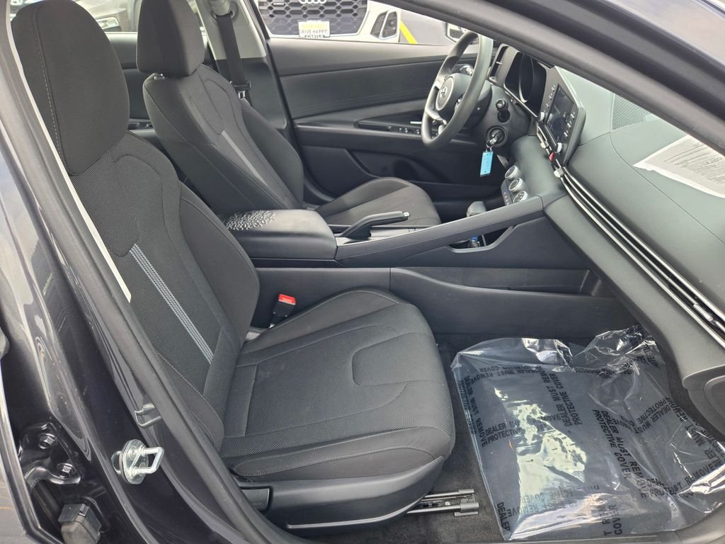 Used 2023 Gray Hyundai SE image 10