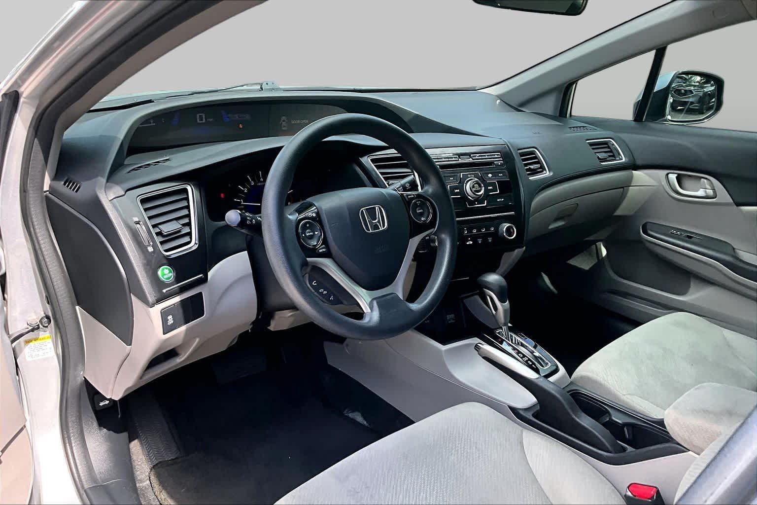 Used 2013 Alabaster Silver Metallic Honda LX image 18